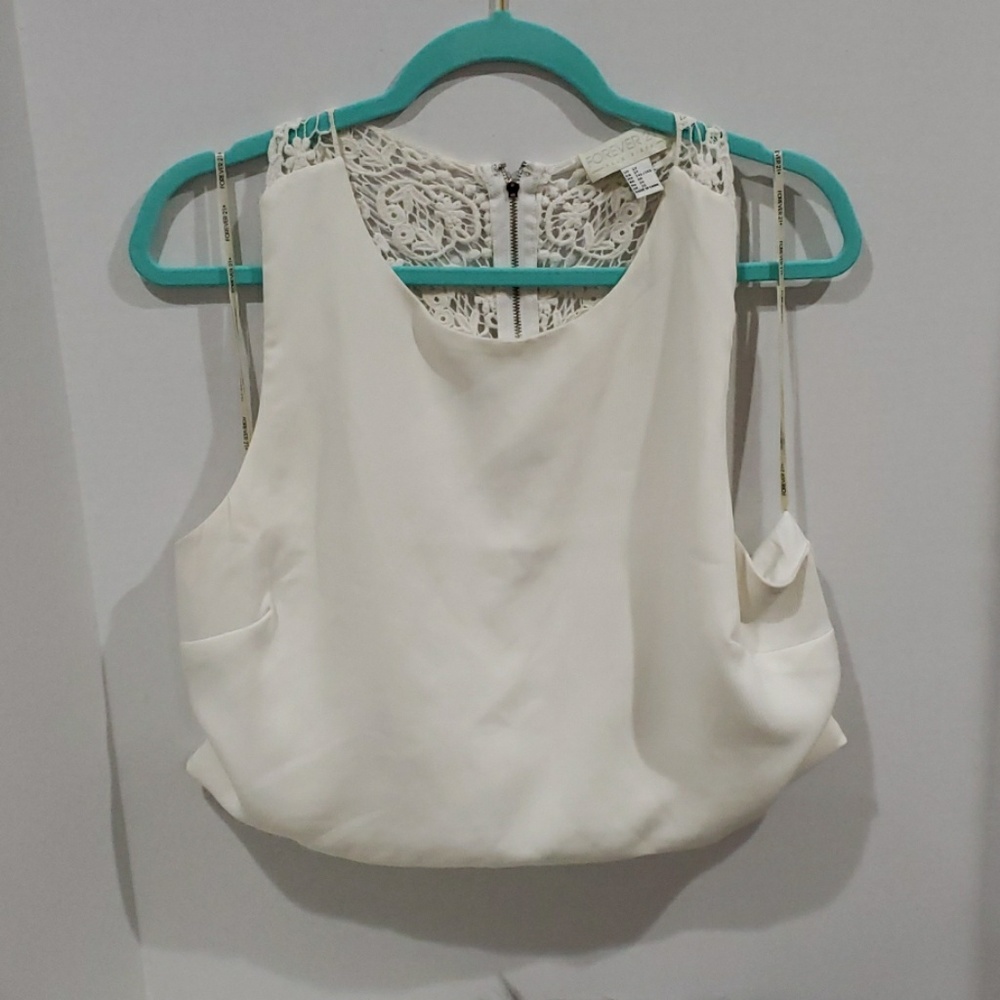 💎Forever 21 white lace crop top, with zipper back